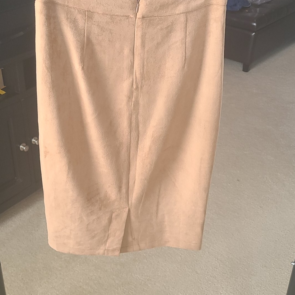 Lulu's pencil skirt - Picture 2 of 3